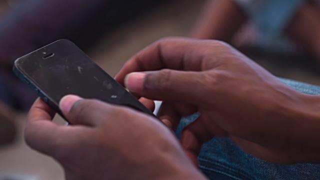How to use less mobile data when browsing on your phone
