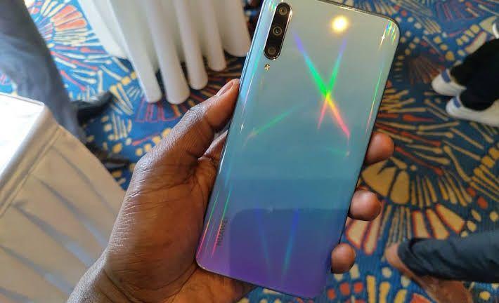Huawei Y9s: Is it all beauty?