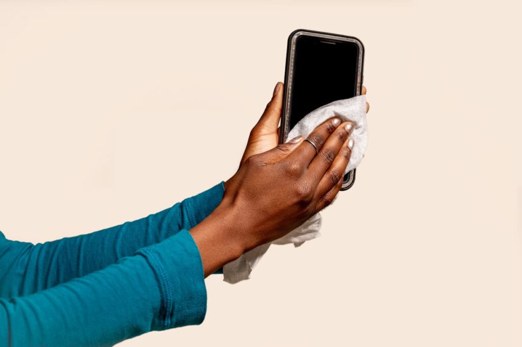Best Ways To Clean A Smartphone To Prevent Coronavirus