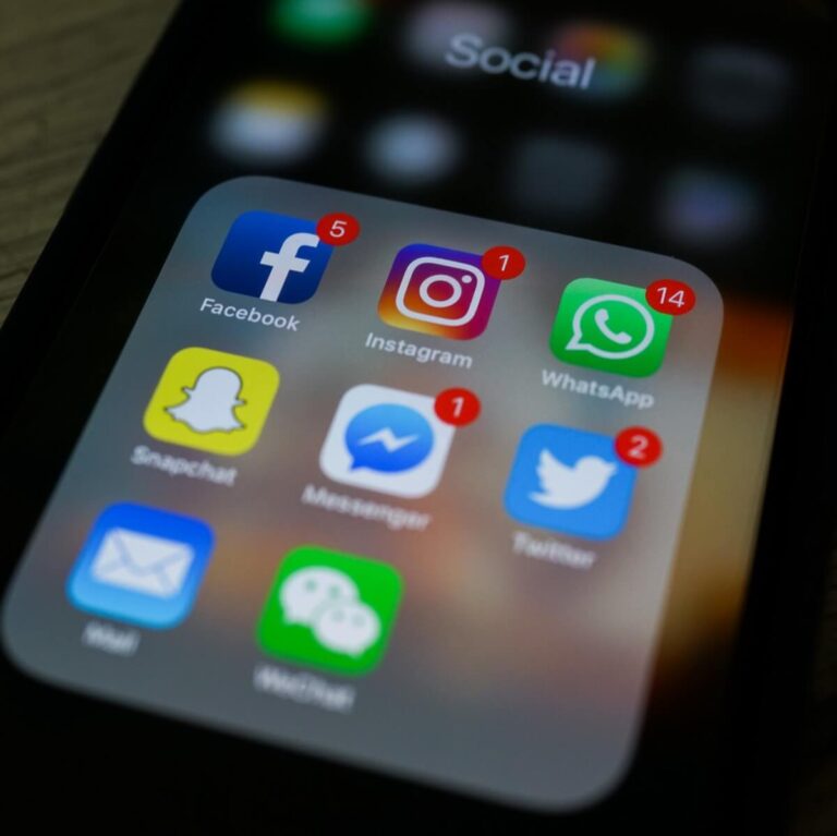 How to Delete Multiple Tweets, Facebook Posts, and Instagram Posts