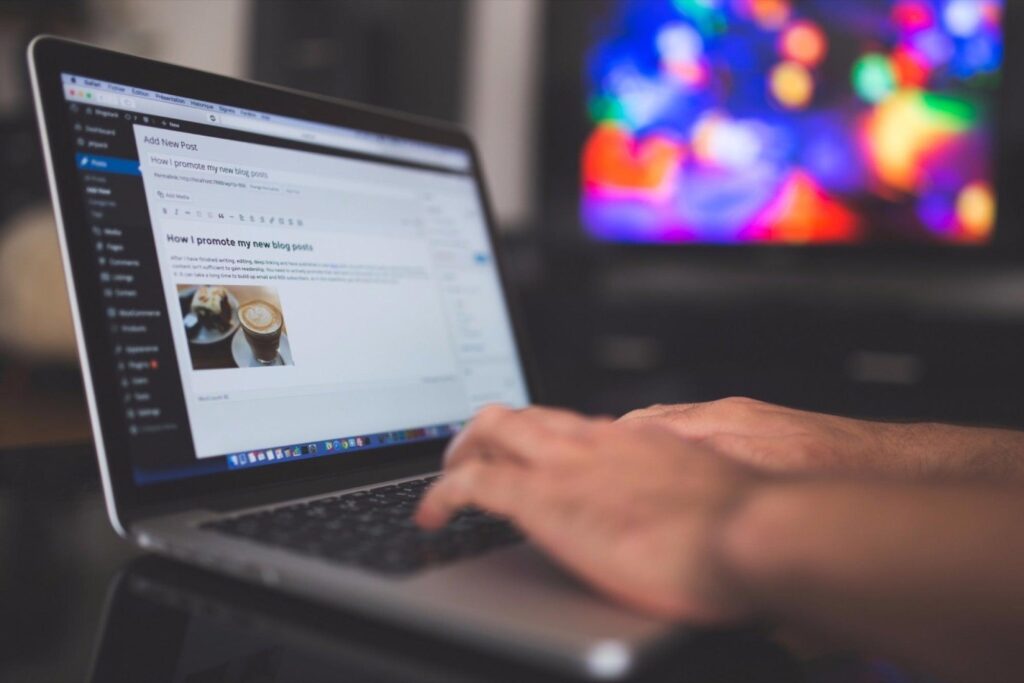 An Overview of the History of Blogging