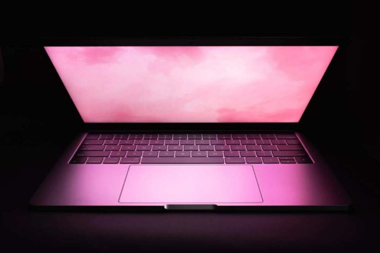 How to Solve a Pink Screen on a Computer