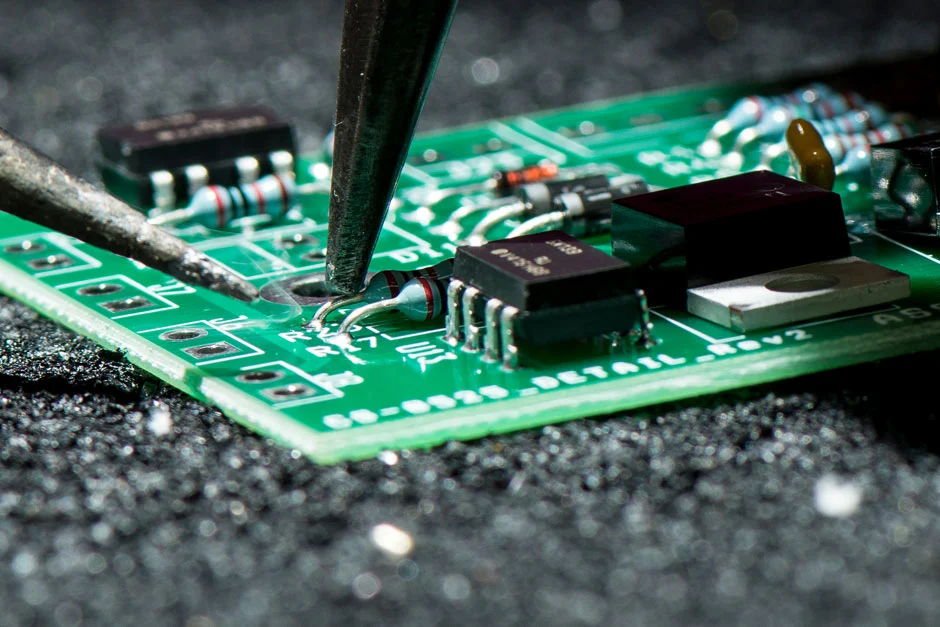 The Advantages of Designing Your Own PCBs: From Cost Savings to Customization’